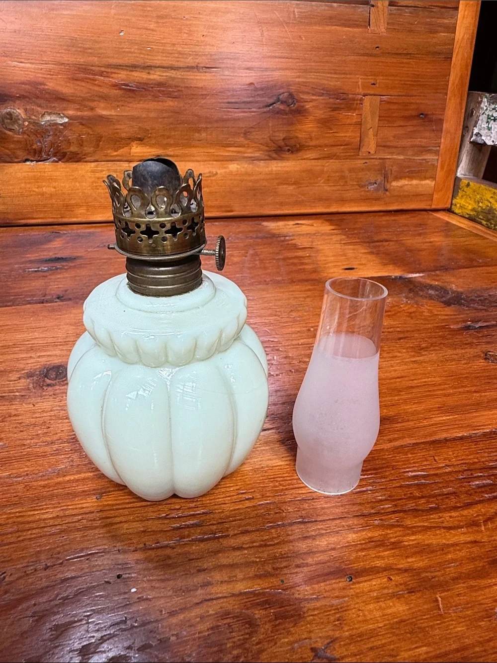 🌿Rare Antique (Glows) “Custard Glass” Oil Lamp with Brass Accents